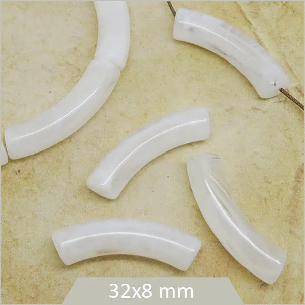 12 perles tubes incurvés blanc marbré 8 mm