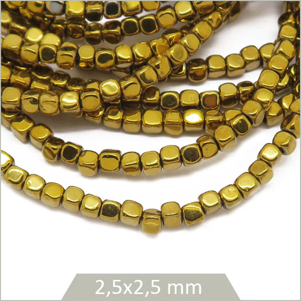 Env. 135 perles cubes arrondis env. 3 mm en hématite doré métallisé