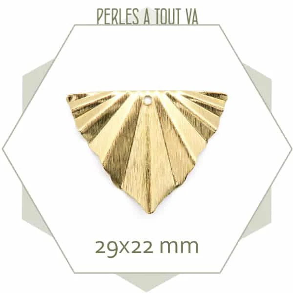 6 breloques triangles plissées et texturées en laiton brut