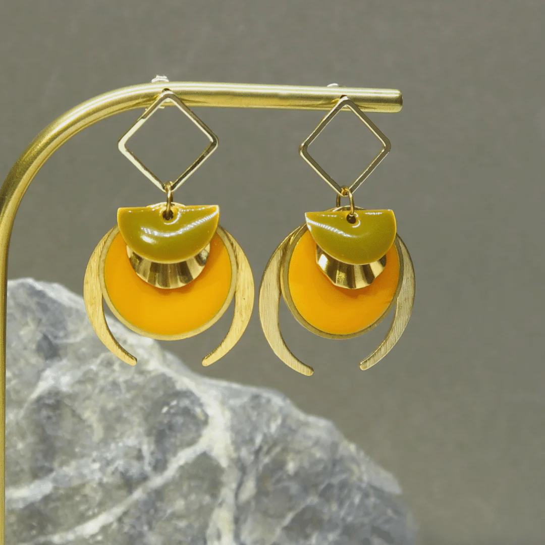 8 clous de boucles d'oreilles losange dorés - Image 2